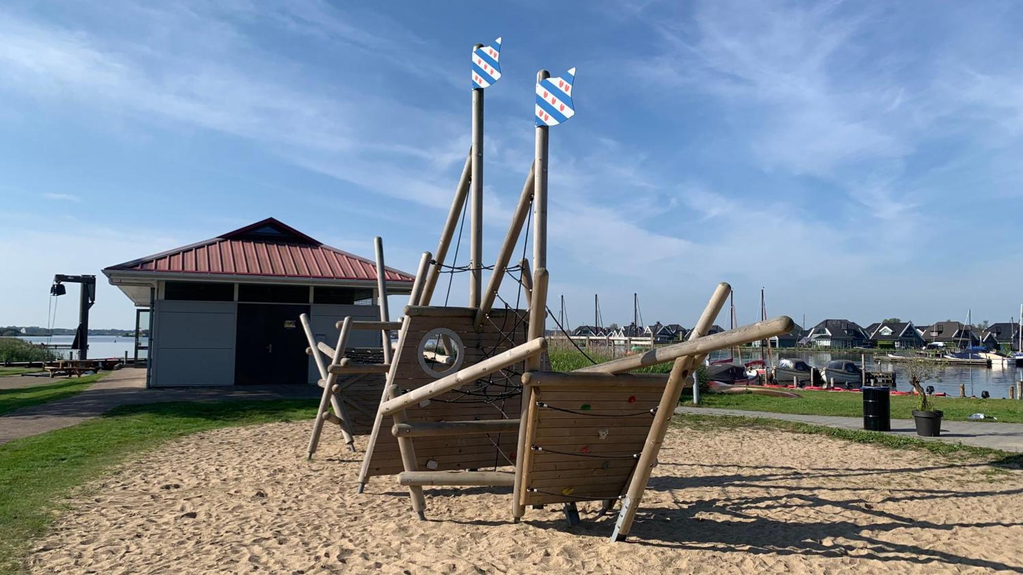 'T Paviljoenhus Bij Sneekermeer Offingawier Kültér fotó